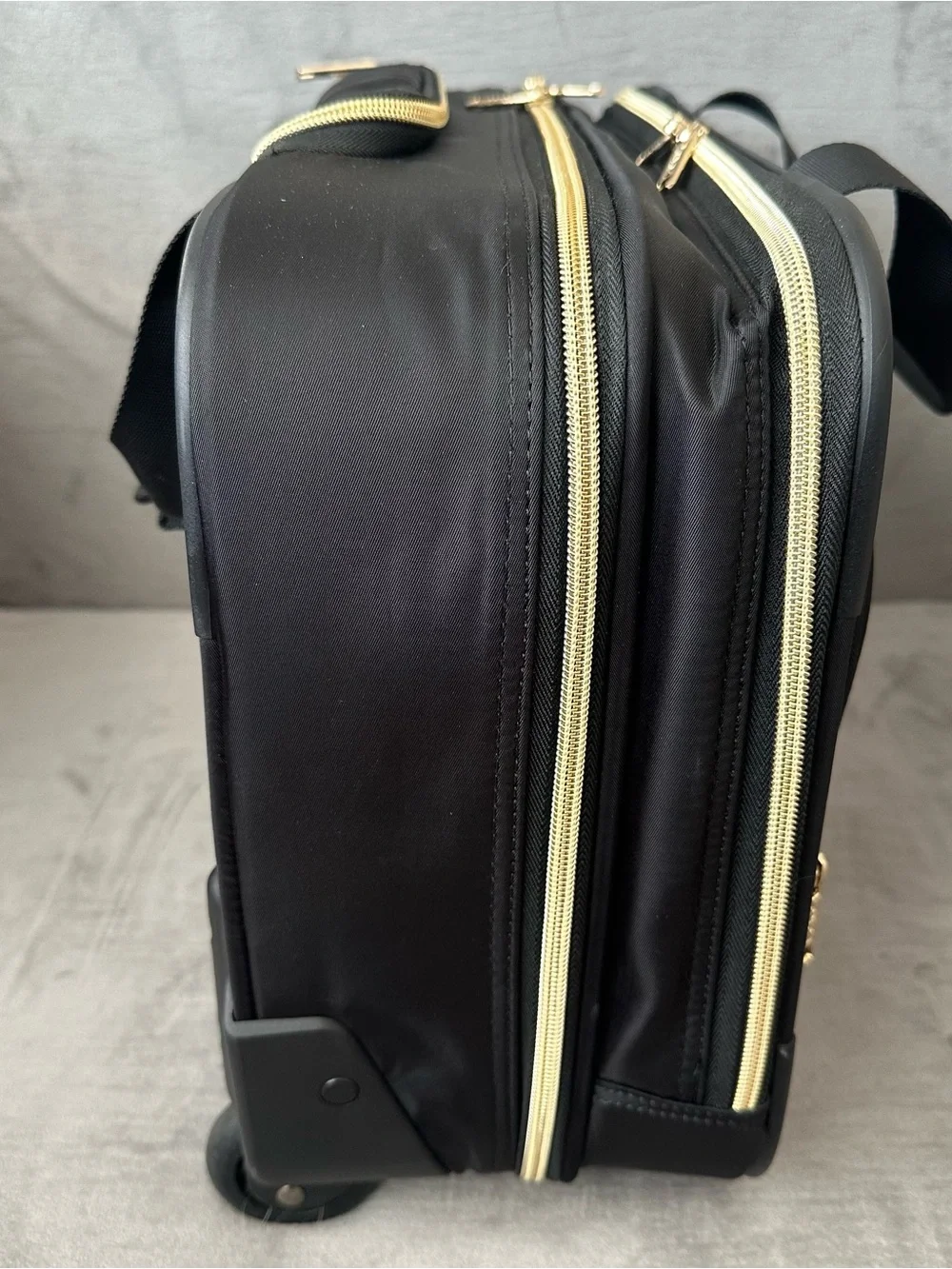 Quilted Black Laptop Travel Bag Gold Zippers Expandable Handle w/ Wheels Leke